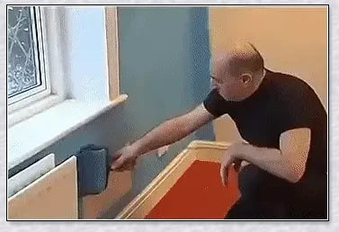 Paint Roller Pro No-Mess Kit with large paint chamber and micro-fibre roller head for flawless, mess-free painting