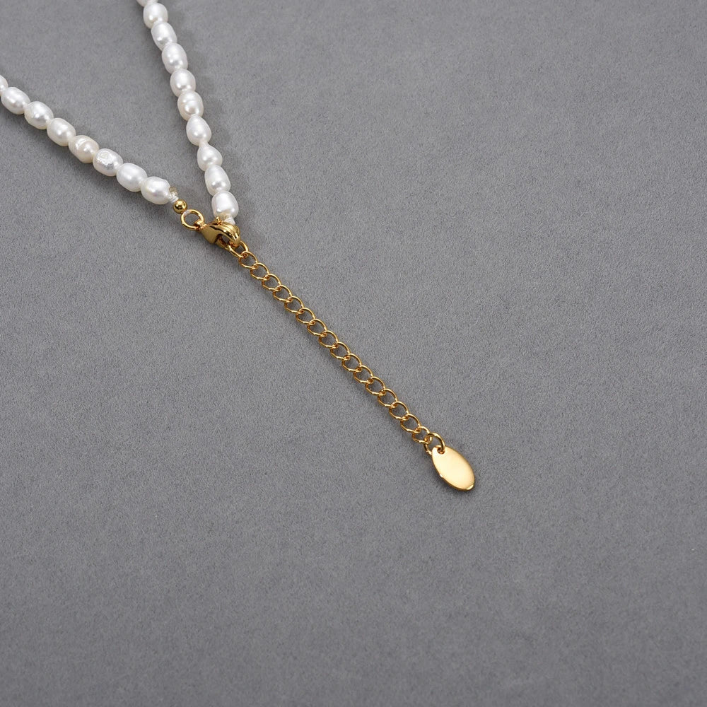 Elegant freshwater pearl necklace with 18K gold-plated copper frame and adjustable chain length
