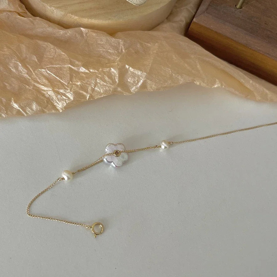Elegant 14K gold-plated bracelet adorned with shimmering freshwater pearls, a timeless British-inspired accessory.