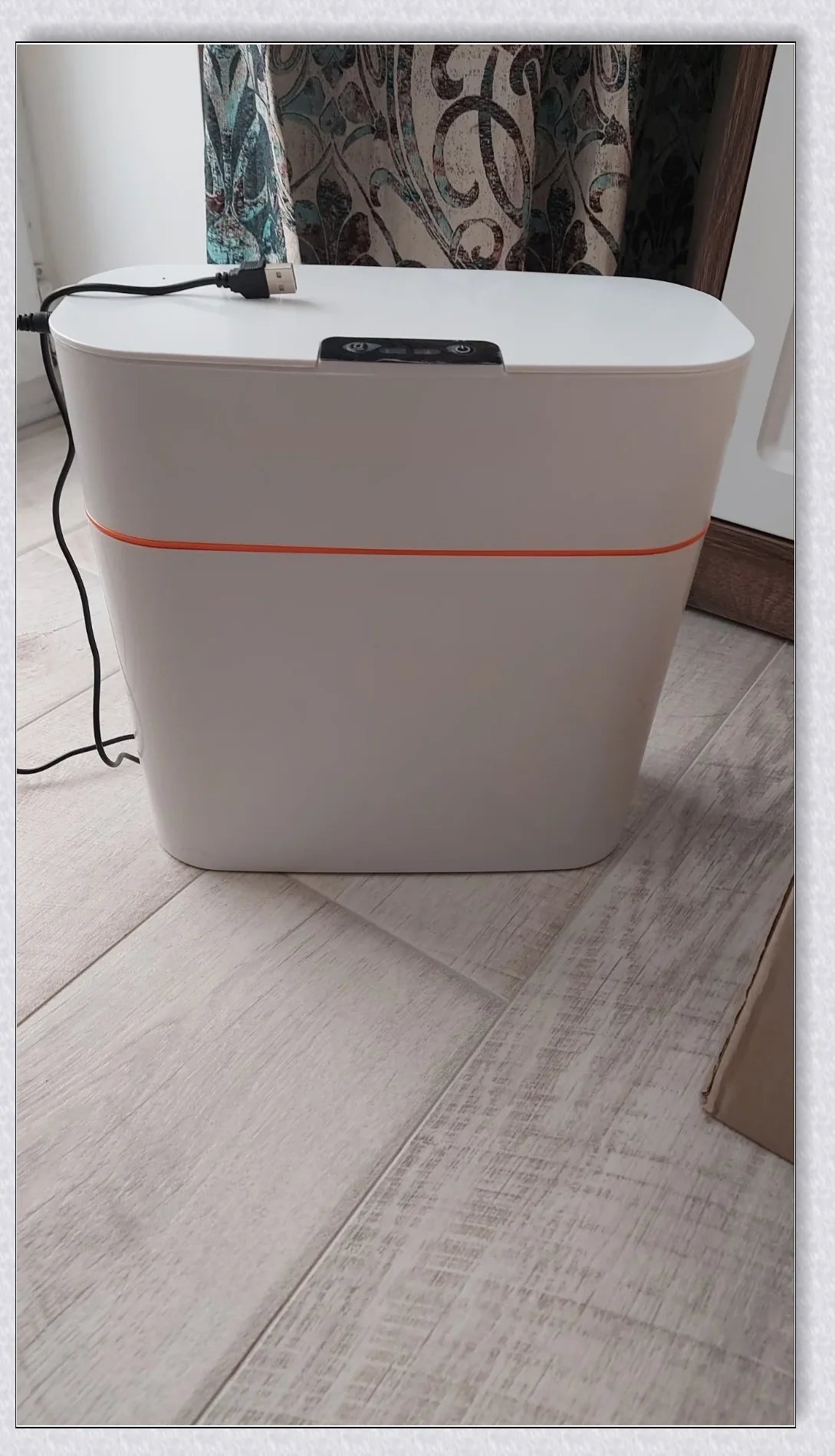 Sleek and modern automatic garbage can with motion-activated sensor for a hygienic and hassle-free waste disposal experience