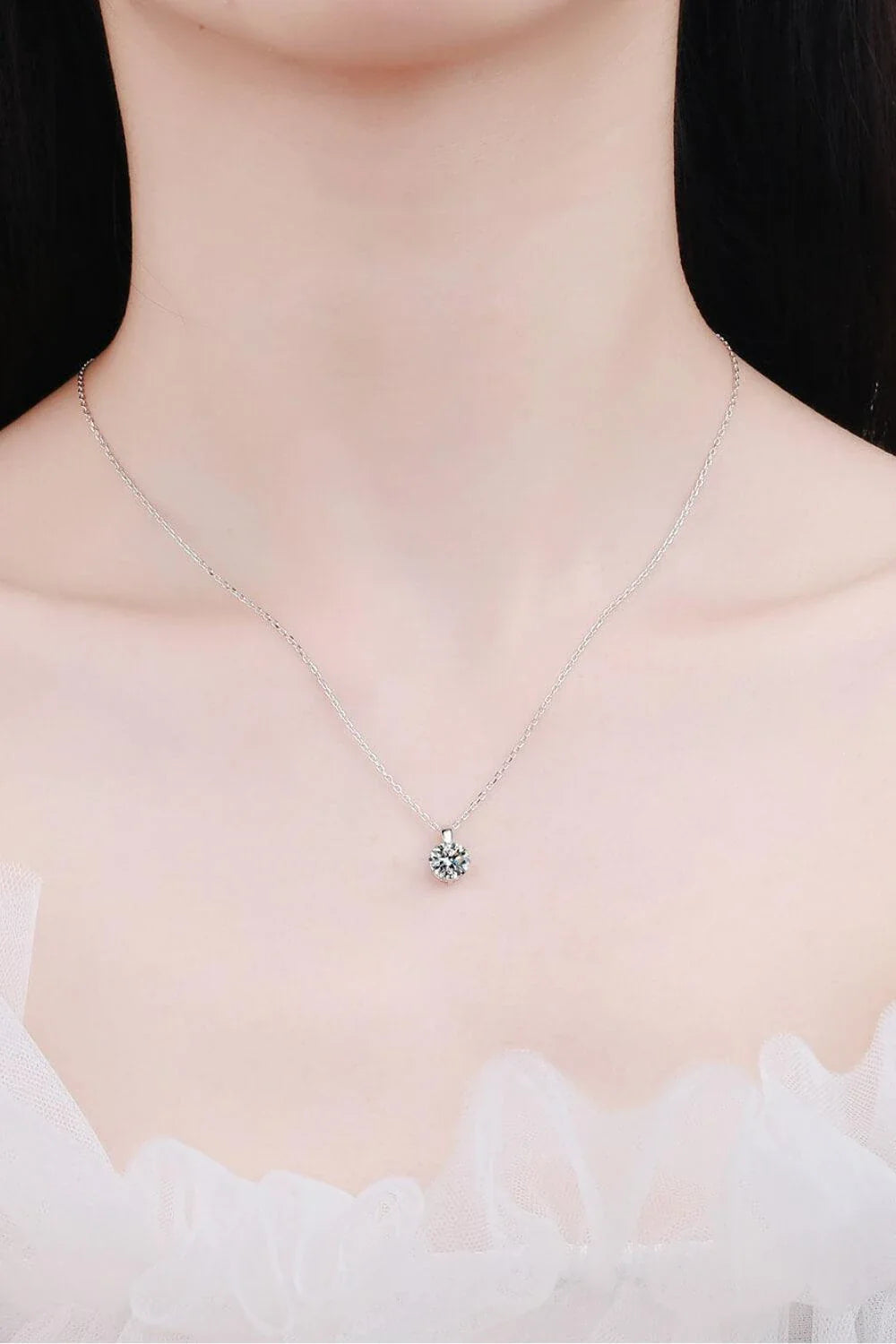 Elegant 925 sterling silver moissanite pendant necklace with a minimalist and modern design