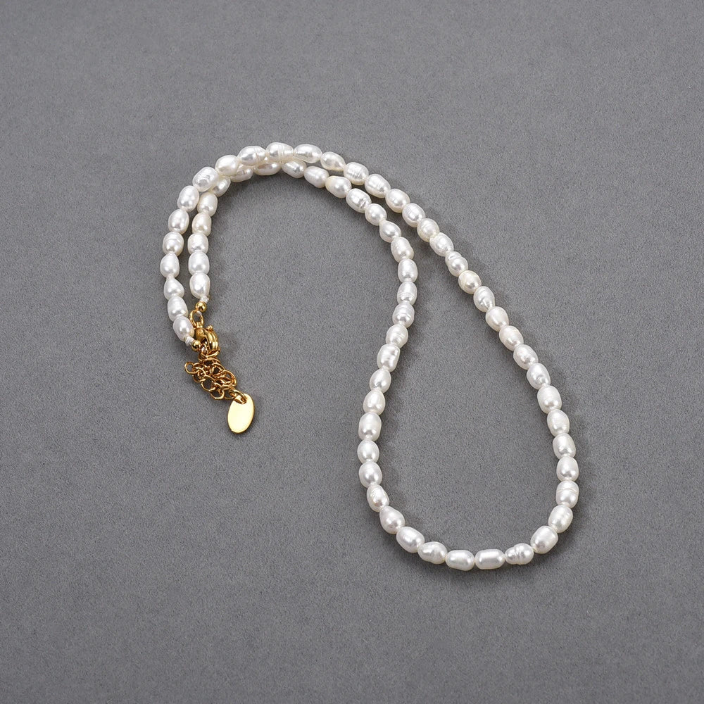 Elegant freshwater pearl necklace with 18K gold-plated copper frame and adjustable chain length