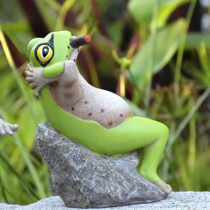 Homeenjoy UK Charming Frog Garden Figurines: Whimsical Outdoor Decor