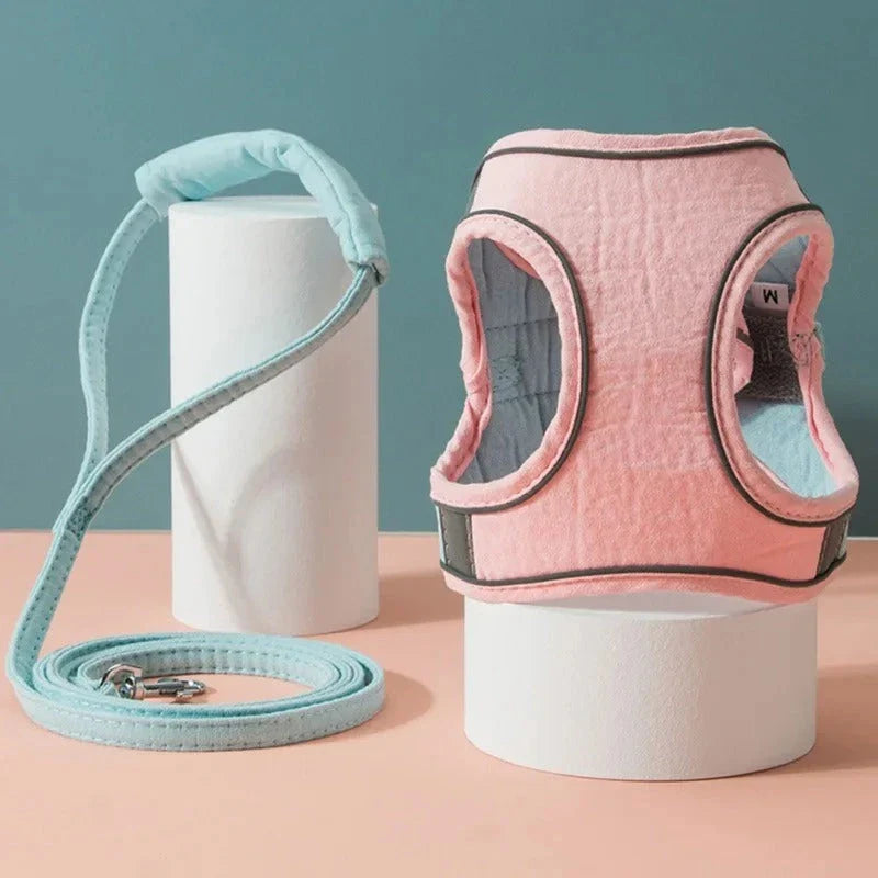 Cosy cat and dog harness and leash set in pink suede fabric for comfortable and stylish walks
