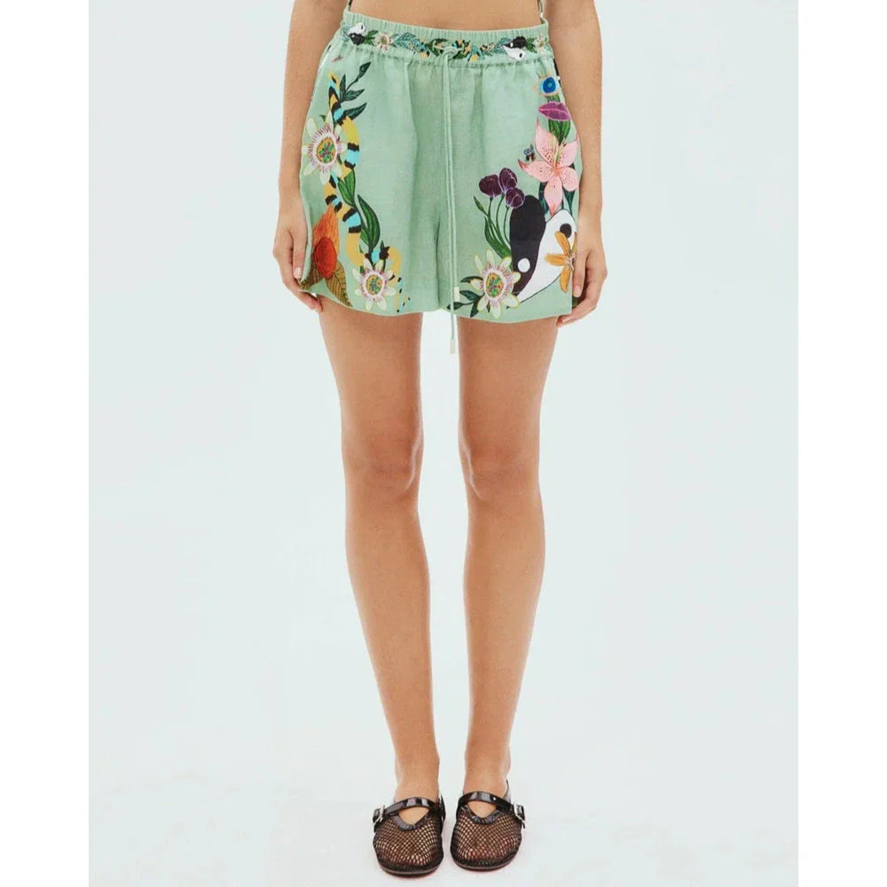 Elegant floral print 2-piece summer vacation outfit with short-sleeved top and matching shorts