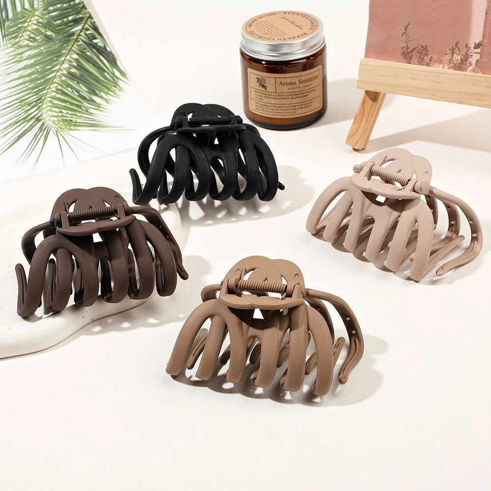 Elegant wave-patterned hair clip barrette for women and girls made of durable rubber and plastic materials