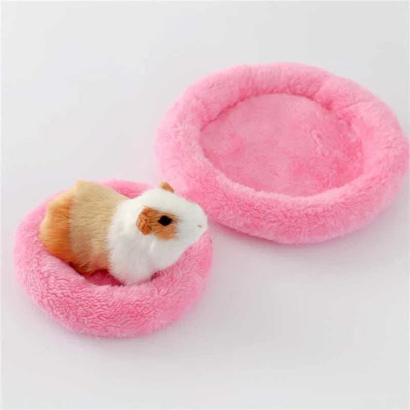 Luxurious plush bed for hamsters in camel and pink colours, with round shape and available in small and large sizes