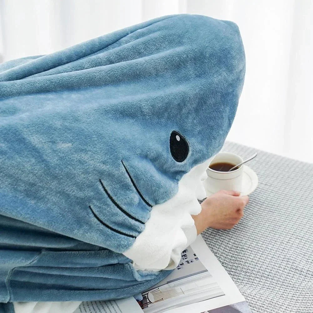Cosy shark-themed cartoon sleeping bag pajamas and shawl in blue, made of soft flannelette fabric