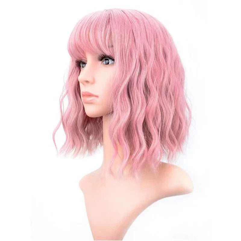 Elegant curly wig with soft bangs, crafted with high-quality fibres for a natural, long-lasting look in a variety of stunning colours.