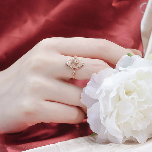 Elegant vintage-style natural white shell ring with silver construction, available in sizes 5 to 8