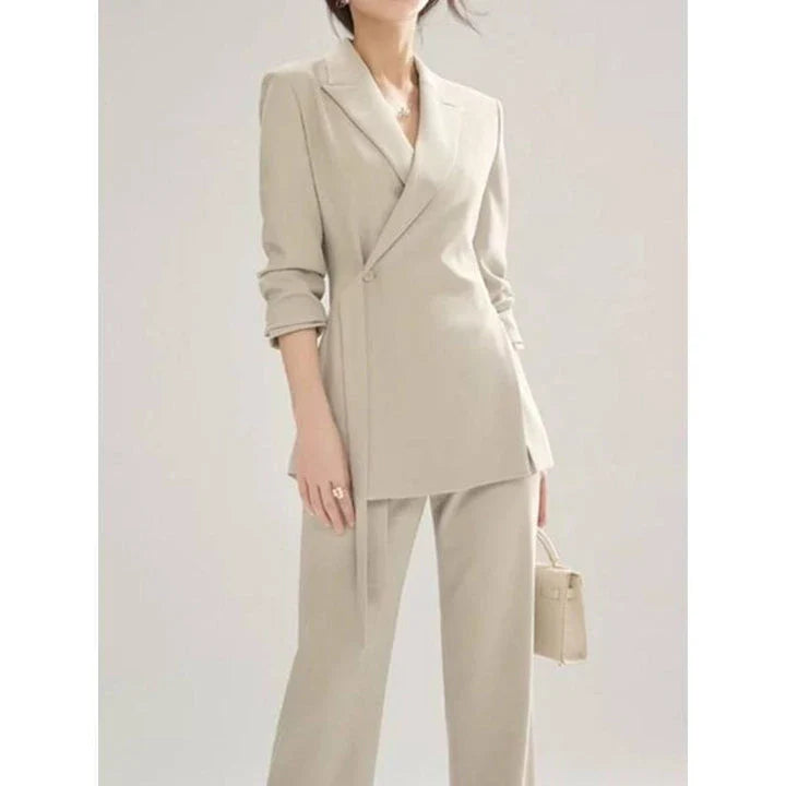 Elegant vintage-inspired two-piece office suit with tailored blazer and high-waisted trousers in premium polyester fabric
