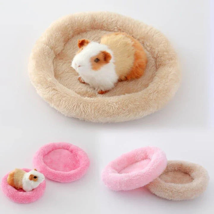 Luxurious plush bed for hamsters in camel and pink colours, with round shape and available in small and large sizes