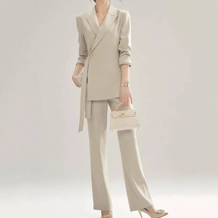Elegant vintage-inspired two-piece office suit with tailored blazer and high-waisted trousers in premium polyester fabric