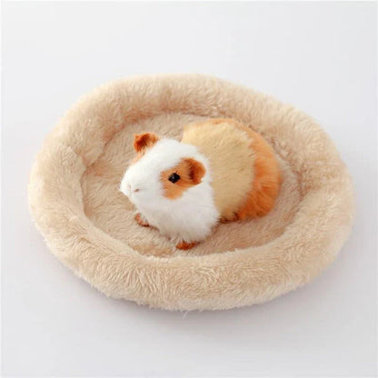 Luxurious plush bed for hamsters in camel and pink colours, with round shape and available in small and large sizes