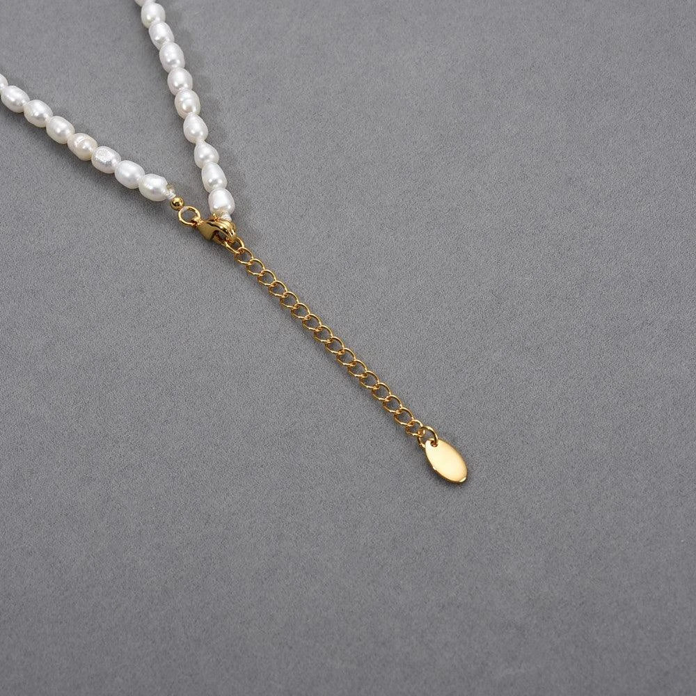 Elegant freshwater pearl necklace with 18K gold-plated copper frame and adjustable chain length