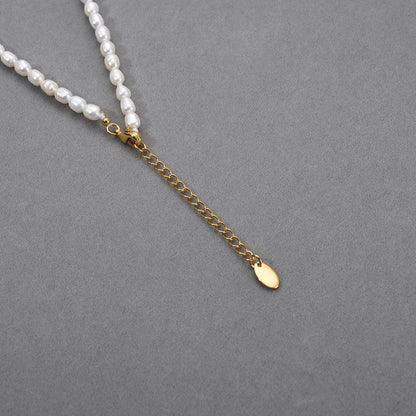 Elegant freshwater pearl necklace with 18K gold-plated copper frame and adjustable chain length