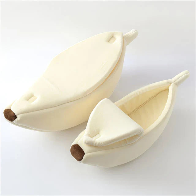 Cosy banana-shaped pet bed with soft, plush fabric for a comfortable and stylish pet retreat