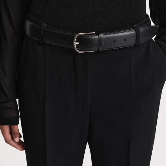 Elegant high-waist flared trousers for women in a solid pattern with a flattering fit and subtle pocket details