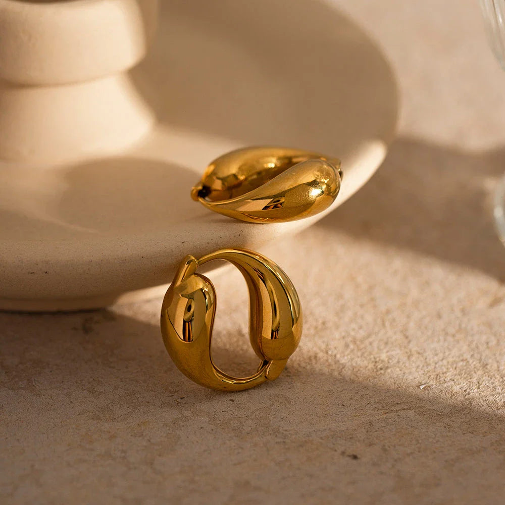 Elegant 18K gold-plated stainless steel water drop earrings with a vintage-inspired O-shaped pendant