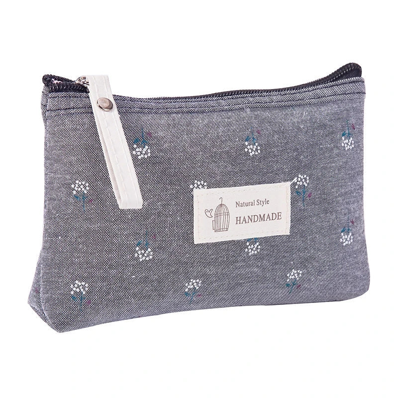 Floral Canvas Cosmetic Bag with Vibrant Flower Pattern for Stylish Travel and Makeup Organisation