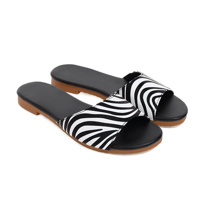 Comfortable flat-bottomed round-toe outdoor slippers in black leather with rubber sole
