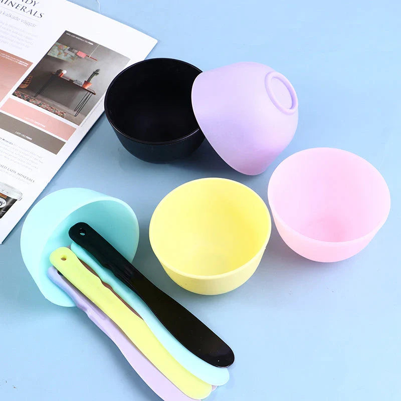 A set of high-quality tools for mixing, stirring, and applying homemade facial masks at home or on the go.