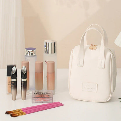 Elegant shell-shaped cosmetic bag in a variety of colours, perfect for stylish travel storage and organisation of beauty essentials