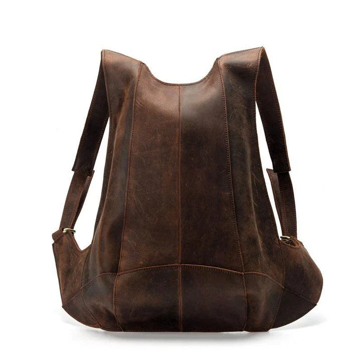 Elegant leather shoulder bag in a classic British design, featuring adjustable straps and a timeless colour palette.