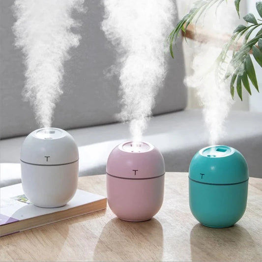 Compact ultrasonic humidifier and aroma diffuser with LED night lamp, featuring a 220 ml water tank and USB power supply