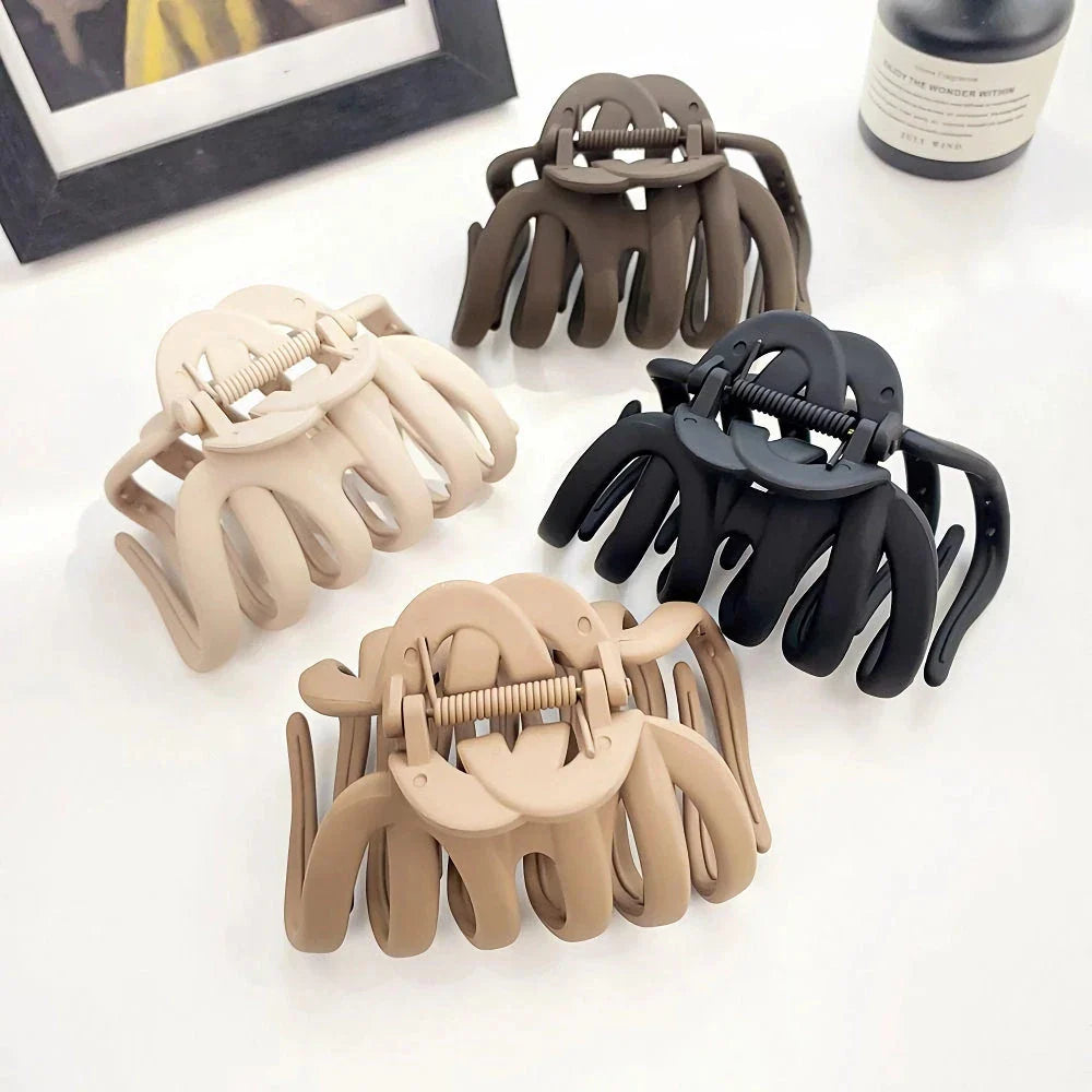 Elegant wave-patterned hair clip barrette for women and girls made of durable rubber and plastic materials