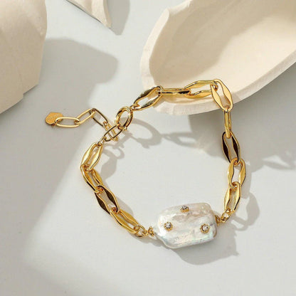 Elegant gold-plated bracelet with freshwater pearls, a durable and stylish accessory for any occasion