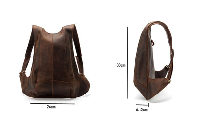 Elegant leather shoulder bag in a classic British design, featuring adjustable straps and a timeless colour palette.