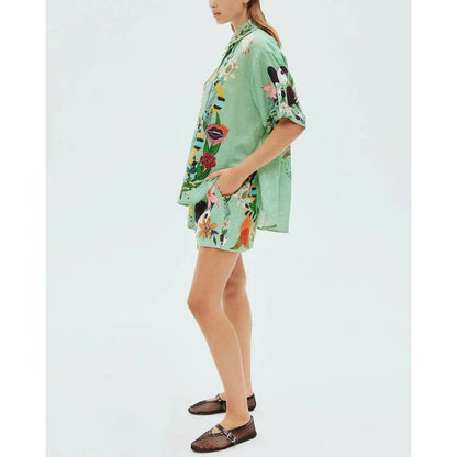 Elegant floral print 2-piece summer vacation outfit with short-sleeved top and matching shorts