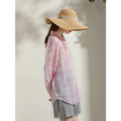 Elegant floral print ramie blouse for professional women, featuring a charming pattern, breathable fabric, and a polished silhouette.