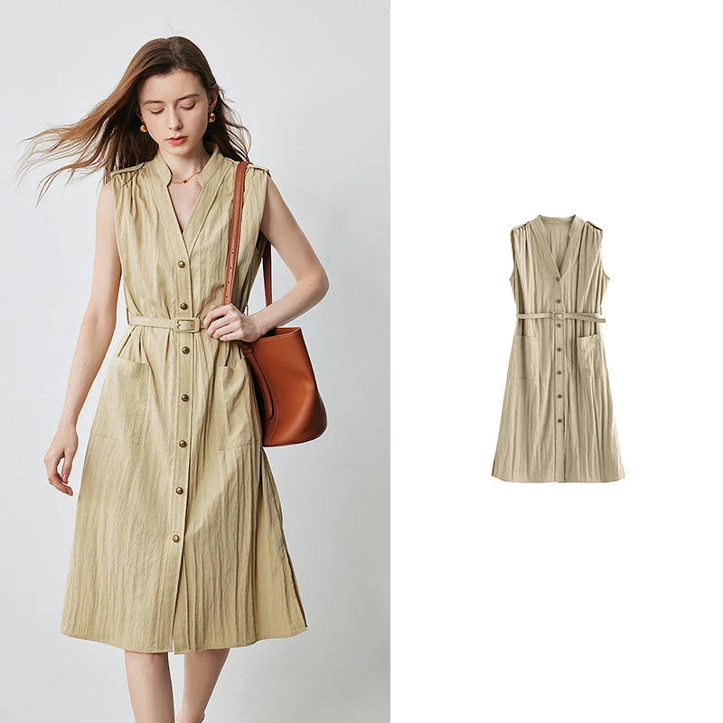 Elegant sleeveless midi dress with V-neck and pockets, made with breathable viscose fabric for a comfortable and stylish summer look.