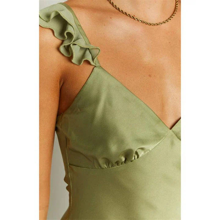 Elegant sleeveless ruffle maxi dress in green with backless design, made of premium silk and polyester blend