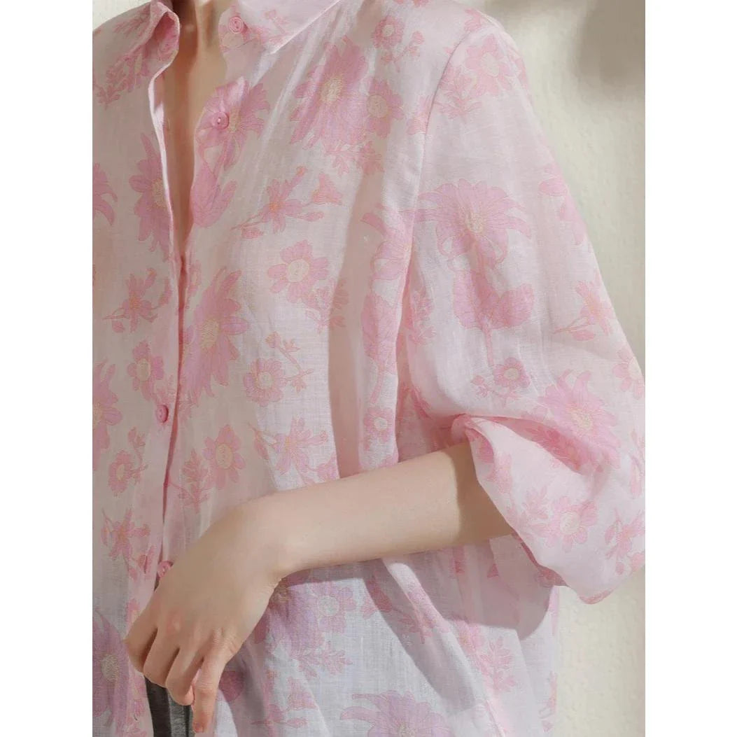 Elegant floral print ramie blouse for professional women, featuring a charming pattern, breathable fabric, and a polished silhouette.