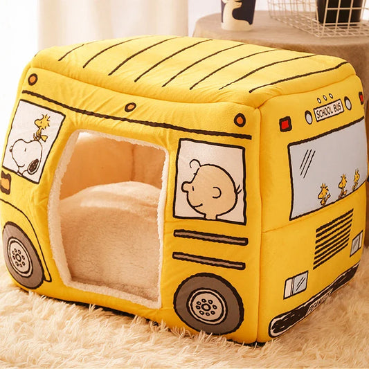 Cosy and comfortable pet bedding with plush crystal-soft printing and velvet lining, suitable for cats and small dogs up to 20 kg