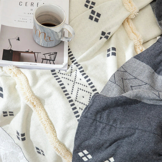 Cosy cotton tufted throw blanket with a geometric pattern and tassels in a soft yellow colour