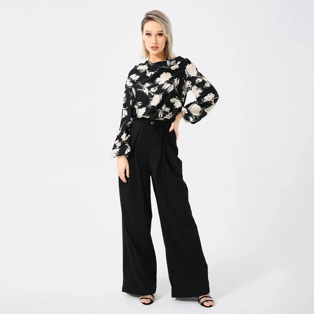 Elegant ladies' blouse with a printed pattern, dropped collar, and long sleeves in a classic white colour
