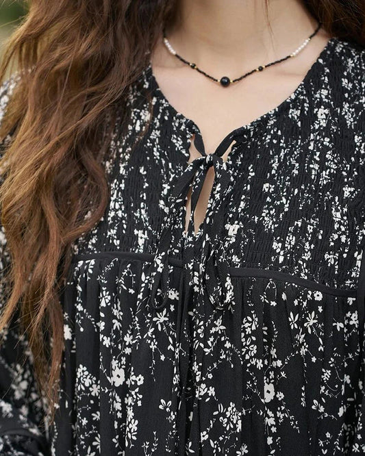 Elegant floral print dress with flared sleeves and flounced edges, perfect for middle-aged women who appreciate style and comfort.