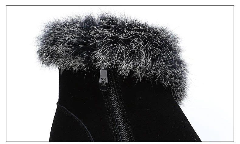 Cosy plush-lined snow boots for women in black, featuring a frosted design, thick rubber soles, and a side zipper closure for easy on and off.