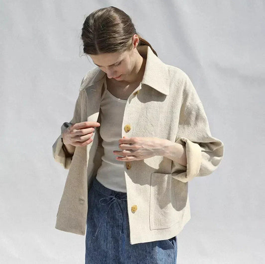 Elegant and versatile cotton-linen blazer in a classic design, perfect for autumn and year-round wear.