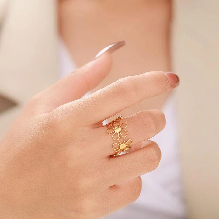 Elegant daisy adjustable stainless steel ring with a delicate floral pattern and an adjustable design for a perfect fit