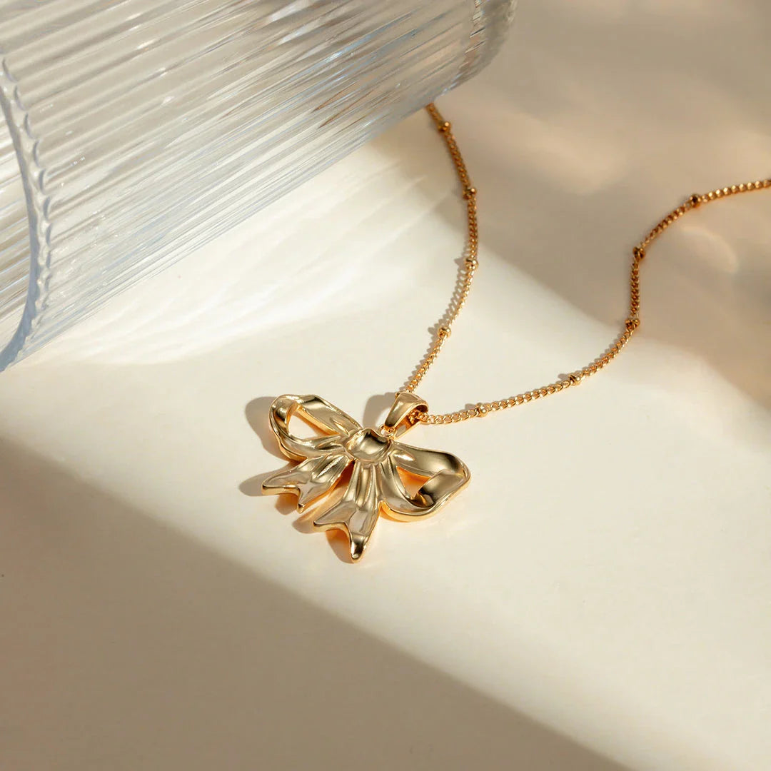18K gold-plated stainless steel bowknot pendant necklace with sparkling zircon heart centre