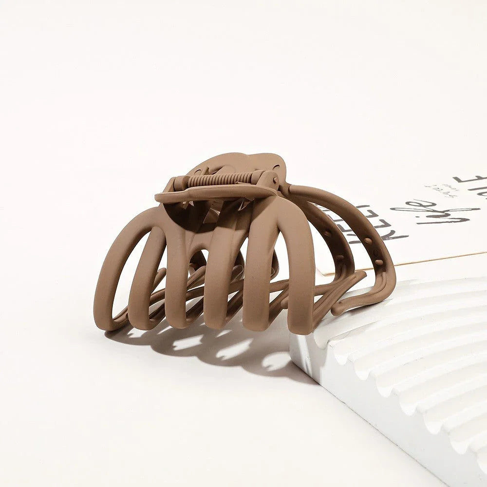 Elegant wave-patterned hair clip barrette for women and girls made of durable rubber and plastic materials
