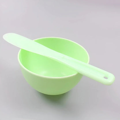 Silicone face mask mixing bowl and spatula set in various colours for easy, mess-free application of face masks at home or on the go
