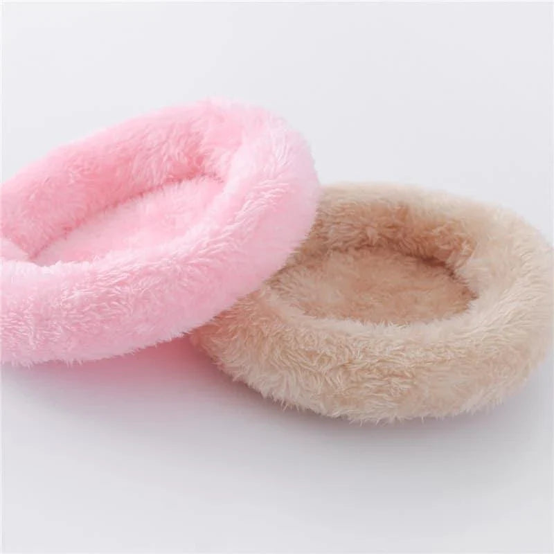 Luxurious plush bed for hamsters in camel and pink colours, with round shape and available in small and large sizes