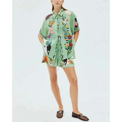 Elegant floral print 2-piece summer vacation outfit with short-sleeved top and matching shorts