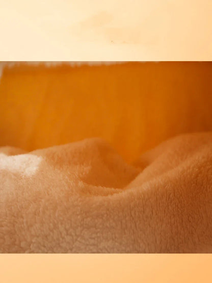 Cosy and comfortable pet bedding with plush crystal-soft printing and velvet lining, suitable for cats and small dogs up to 20 kg